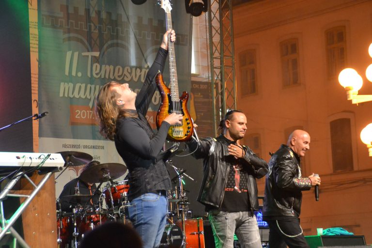 Rockul fără vârstă a răsunat la superlativ în Piața Operei