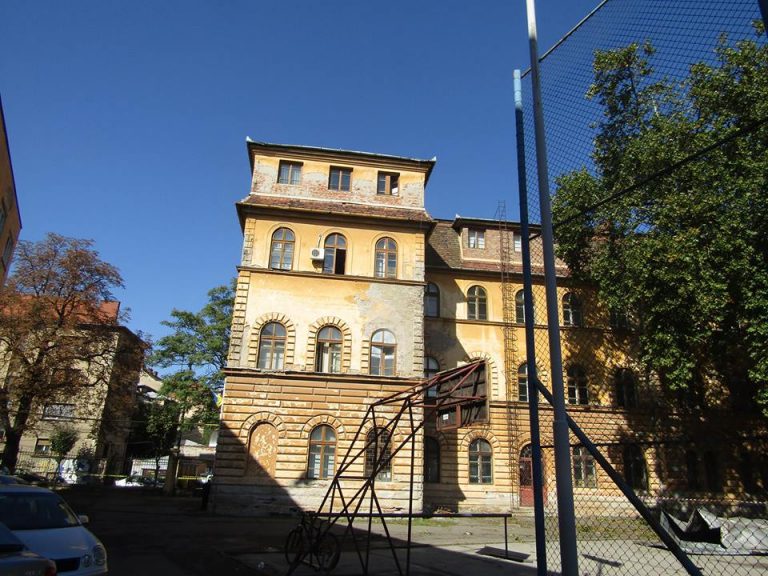 Şcolile din Timiş mai au probleme din cauza furtunii. Vezi unde nu se ţin nici joi ore!