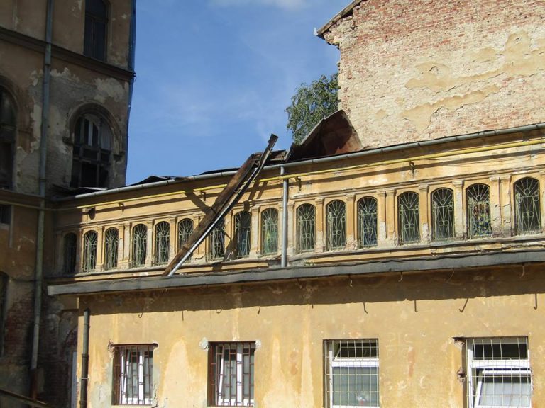 Liceul de Arte Plastice din Timişoara, cel mai afectat după furtună. Foto