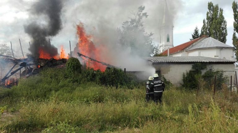 Pompierii timișeni au salvat 13 copii de la un incendiu