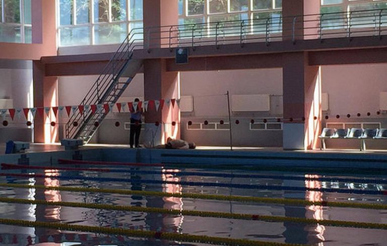 A murit înecat în bazinul olimpic din Reșița!