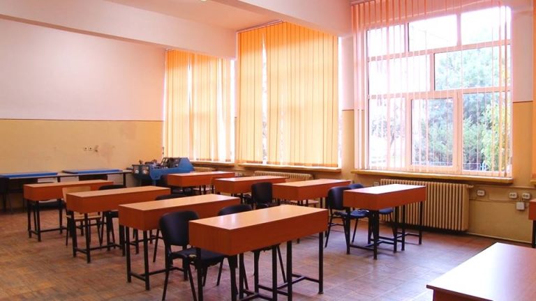 Proba de bacalaureat, întreruptă după o bubuitură puternică! Elevi și profesori, în panică!