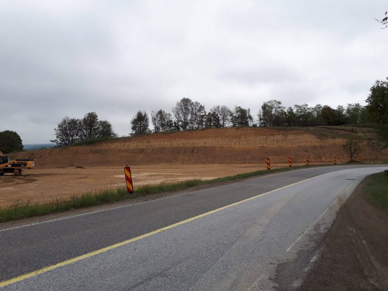 Administrația județeană a găsit bani pentru câteva drumuri importante din Timiș! Se știe deja când încep lucrările de lărgire a drumului de acces la Autostadă din Timișoara