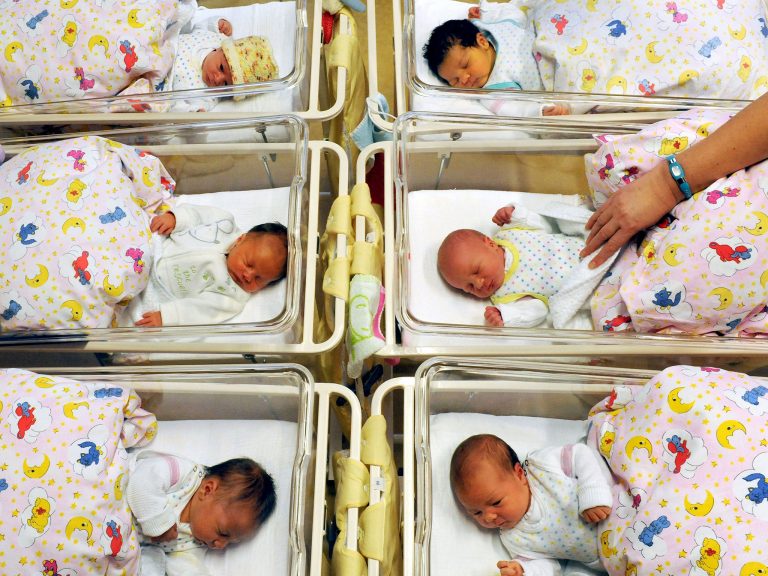 Tichete sociale pe suport electronic pentru mame și nou născuți