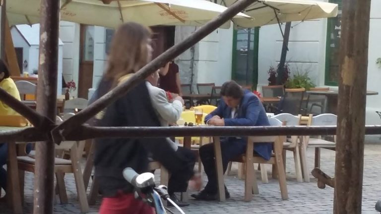 Robu a mobilizat Poliția Locală la o… bere în centru!