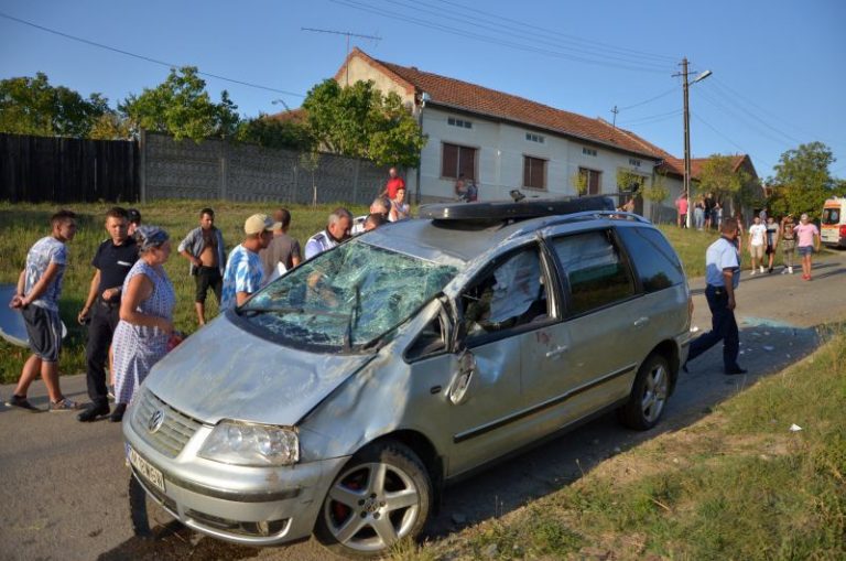 A fost nevoie de polițiștii rutieri, cei de la ordine publică și de jandarmi, ca să calmeze un șofer beat. Care era și accidentat