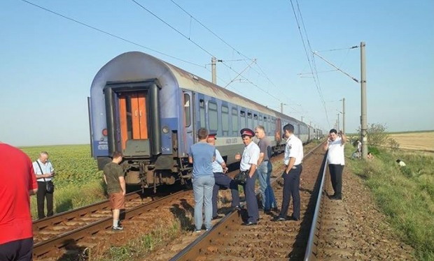 Trenul care venea de la Mangalia către Timișoara a rămas blocat în Teleorman