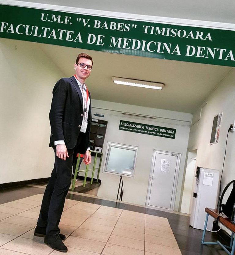 Familia și prietenii îl plâng pe Vlad Baici, studentul la Medicină Dentară care a murit strivit de poarta de intrare în Timișoara. Foto