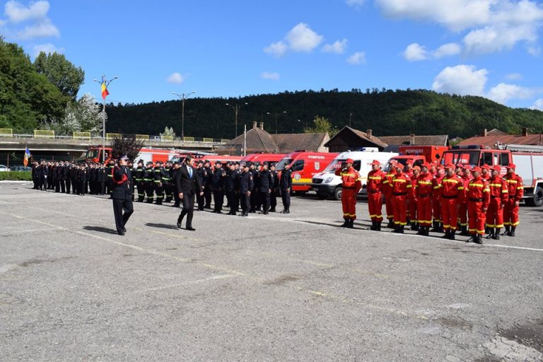 Pompierii cărășeni au avut astăzi o altfel de misiune. Foto
