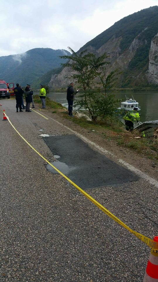 Cadavrul unei femei, scos de pompieri din Dunăre