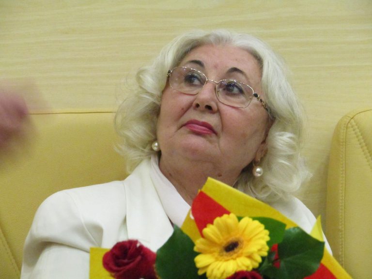 Statuia cu zâmbetul pe buze