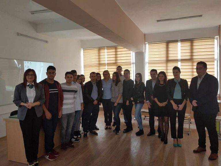 Dotări materiale moderne de Ziua Educației la un liceu din Moldova Nouă