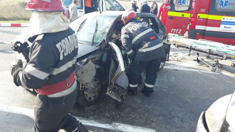 Cinci oameni au ajuns la spital după o clipă de neatenție. Foto