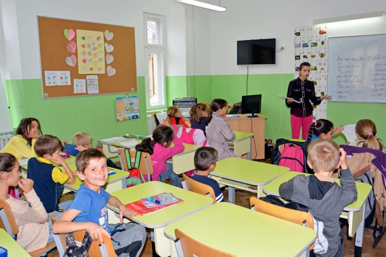 Începe triajul epidemiologic în școlile din Timișoara
