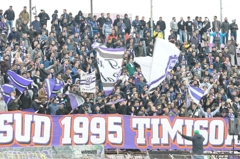 Derby cu scandal! Fără suporteri în tribună, duelul de la Șiria a ținut o oră