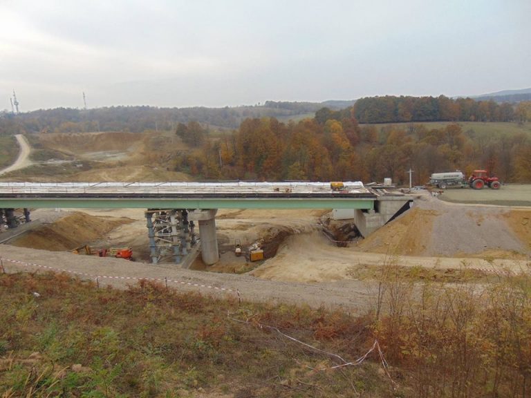 Noi imagini de pe șantierul autostrăzii Lugoj-Deva. Nodul de descărcare şi drumul de la Holdea prin contur
