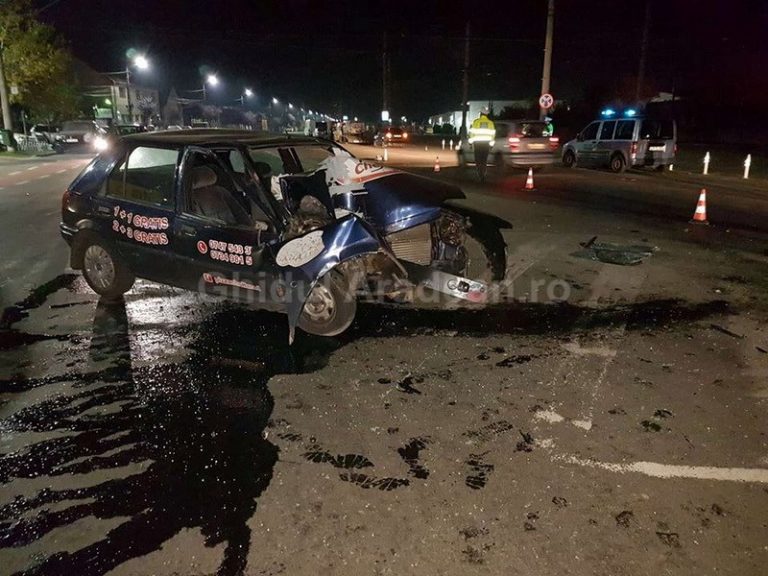 Mașină transformată într-un morman de fiare, după un accident violent!