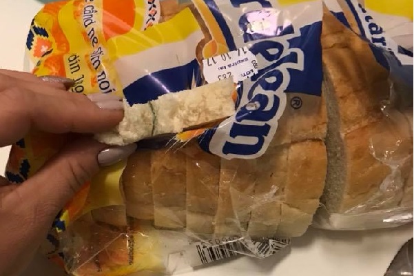Surpriză! Ce a descoperit o femeie în pâinea cumpărată de la un magazin din Lugoj