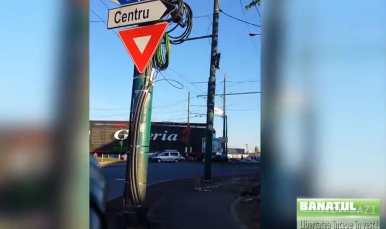 Bătaie de joc și nepricepere! Piste pentru bicicliști cu stâlpi de beton în mijloc, în buricul Timișoarei! Video