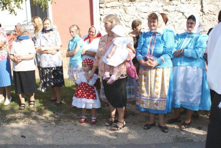 Depopularea satelor de cehi amenință existența școlilor din Caraș-Severin