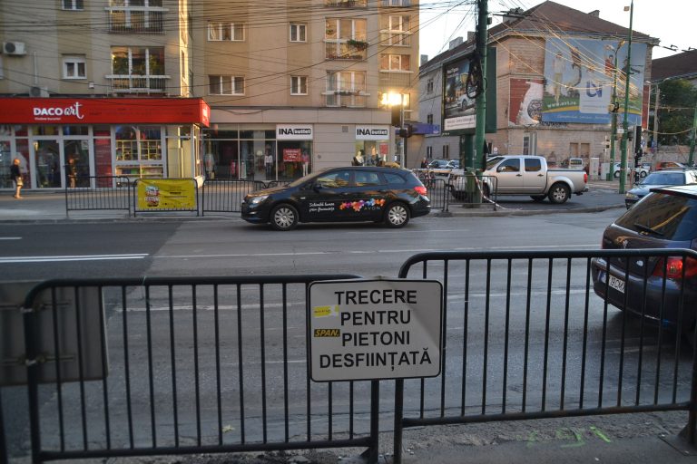 Trecerea de pietoni se poate înlocui cu mai multe cafenele