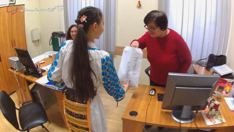 Copiii de la Centrul de zi din Dumbrăviţa au sărbătorit Ziua Naţională a României – video