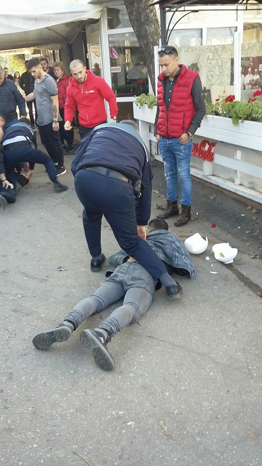 Scandal cu bătaie în Complexul Studențesc, polițiștii i-au încătușat pe protagoniști – foto