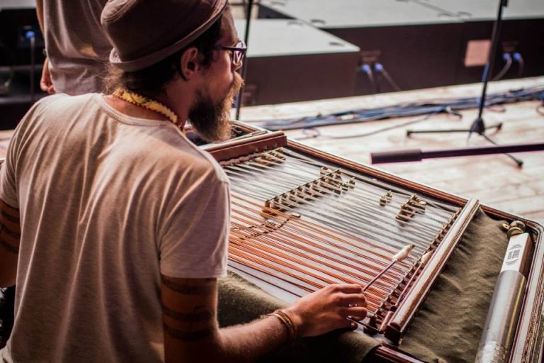 Ziua națională a României pe ritmuri de nai și țambal