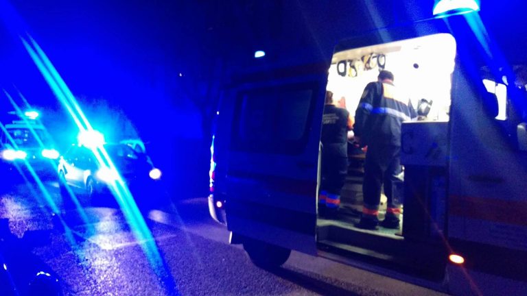 Un accident la miez de noapte a întrerupt liniștea pe strada Liniștei și a rănit trei persoane – foto