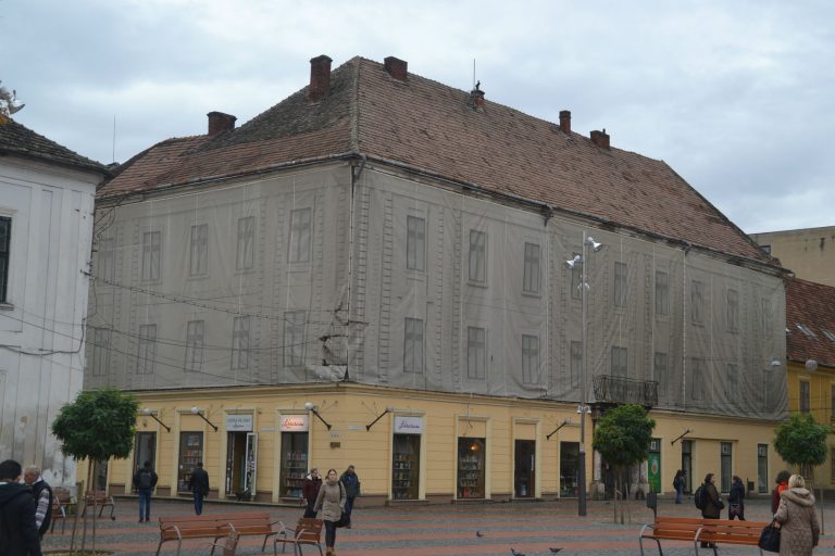 Casa cu Tunuri și Atlanți – două sute de ani de istorii ciudate și fascinante! Foto