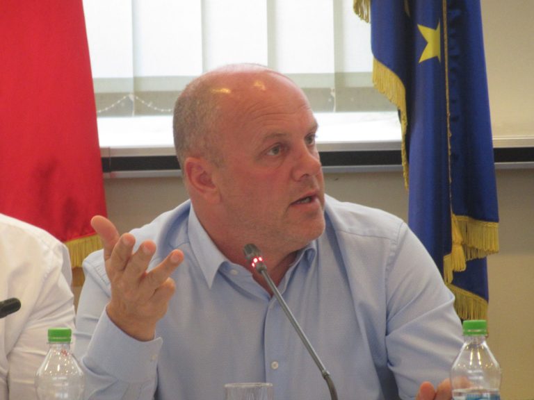 Ioan Popa – Scăderea impozitului pe venit de la 16% la 10% o gaură uriașă în bugetul primăriilor și un mod de a face primarii dependenți de Guvern