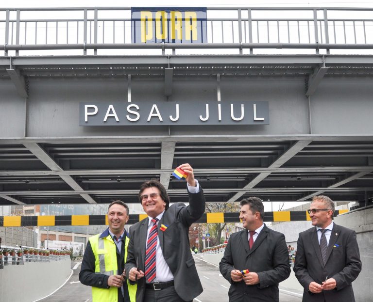S-a tăiat panglica! Pasajul Jiul a fost inaugurat cu fanfară și zeci de timișoreni prezenți. Foto-video