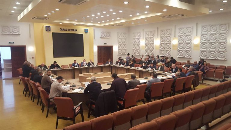 Ședință cu scântei la Consiliul Județean Caraș-Severin! Din ce cauză s-au încins spiritele… (video)