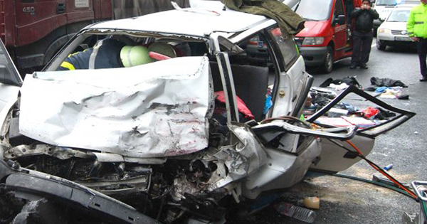 Cinci răniți într-un accident produs în apropierea unui oraș din vestul țării