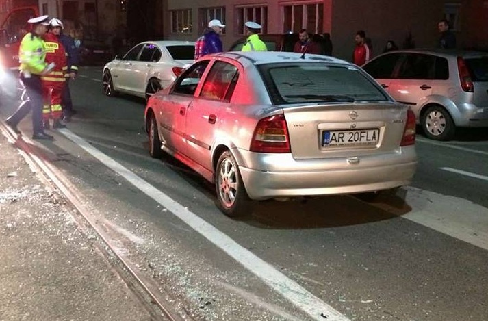 Accident spectaculos în vestul ţării. Ce a făcut un şofer turmentat