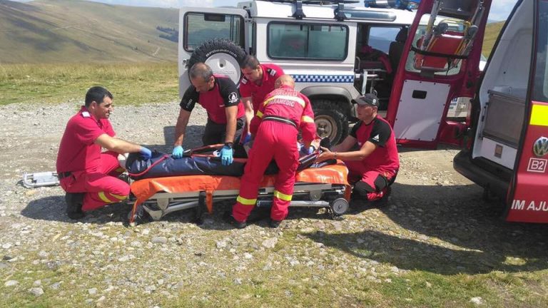 Încă o intervenție Salvamont: turist cu fractură de claviculă coborât de pe Semenic
