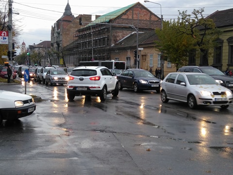 Intersecția groazei pentru șoferii din Timișoara. Motivul ambuteiajelor este incredibil! Foto