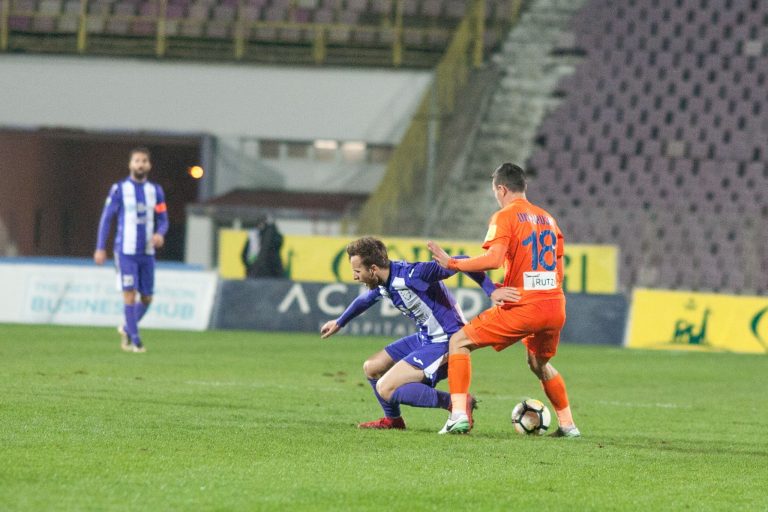 Timișoara pierde într-un meci cu trei penaltyuri și o eliminare