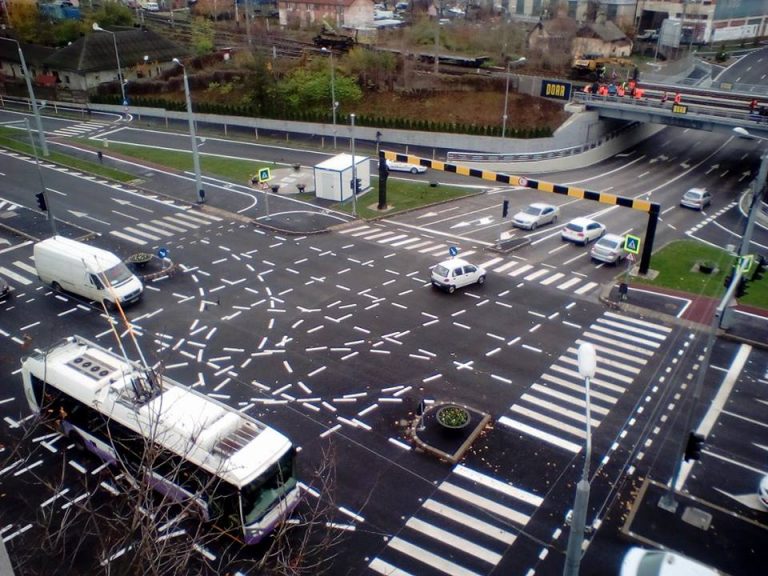 Robu se dezlănțuie. Care este adevărul în legătură cu multitudinea de marcaje de la Pasajul Jiul