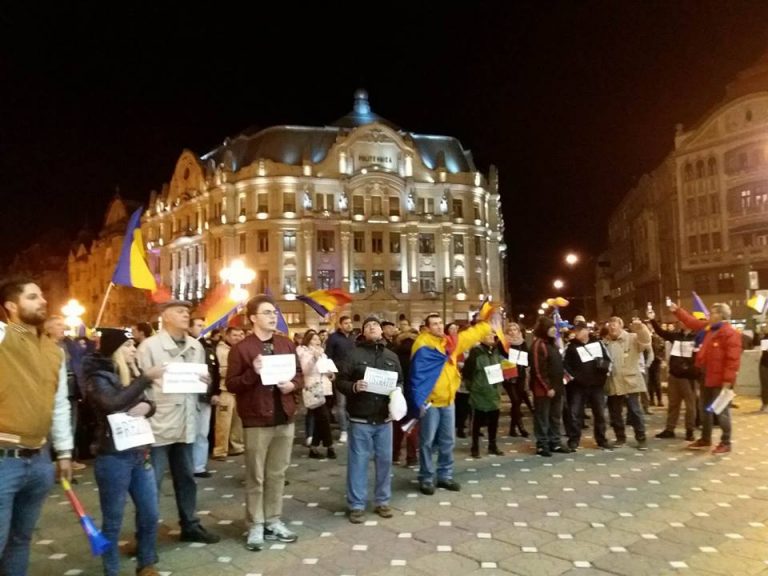 Un nou protest la Timișoara. Oamenii au venit în număr mare în Piața Operei. Foto-video