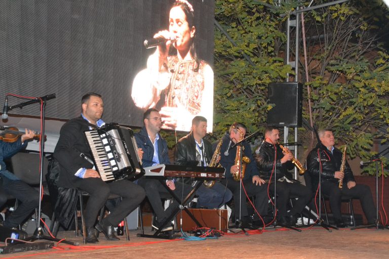 În Blașcovici se joacă șah și fotbal de calitate, pe lângă distracție! (foto)