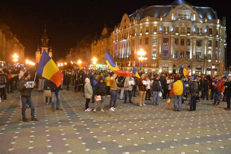 O nouă seară de proteste la Timișoara. Manifestanții au intonat imnul României-video