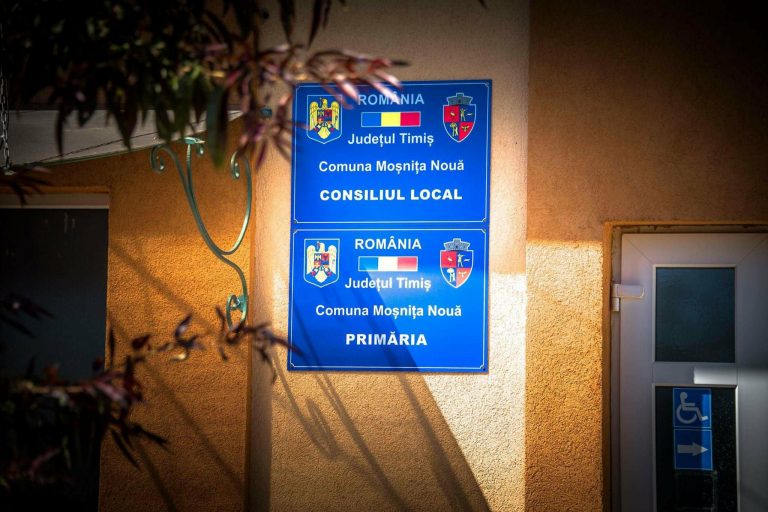 O primărie din Timiș își suspendă o lună activitatea publică