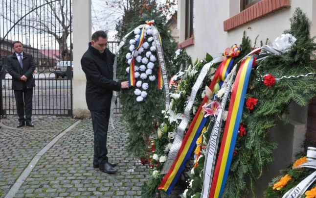 Regele Mihai, pe ultimul drum. Reprezentanți ai instituțiilor din Banat au fost în pelerinaj la Sâvârșin. Video