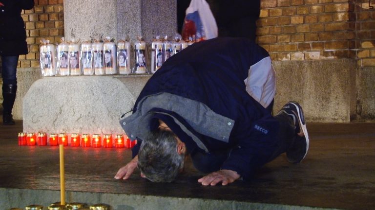 Tinerii din 1989 trebuie să rămână vii în memorie. Povești cutremurătoare, pe treptele Catedralei Mitropolitane. Foto-Video