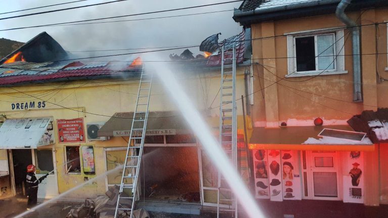 Controale după incendiul de pe Brâncoveanu: amenzi, instalaţii improprii şi lipsa autorizaţiei