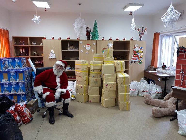 Jandarmii l-au ajutat pe Moș Crăciun la împărțit cadouri