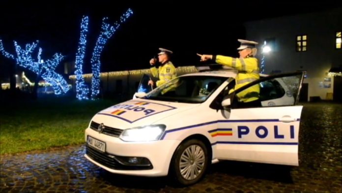Politia Romana, cu ochii pe Mos Craciun. Oamenii legii au organizat filtre in toate orasele pentru a monitoriza traseul Mosului.Still001