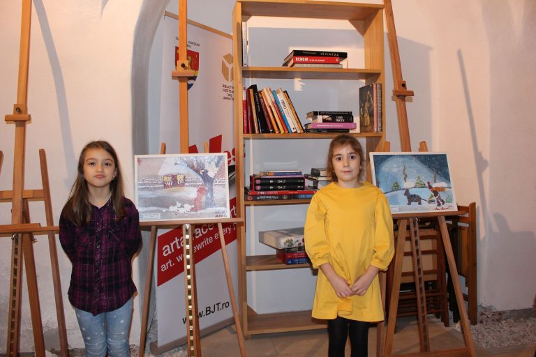 Tablouri de iarnă realizate de copii expuse la Biblioteca Județeană de la Bastion