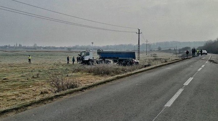 Accident mortal în vestul țării. Impact devastator între un camion și o mașină